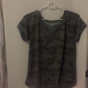 Camo v-kneck
